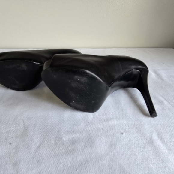 GUESS Honora Black  Peep-Toe Platform Pumps Size 6M - Picture 7 of 7